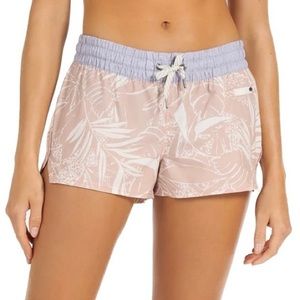 Vuori Clementine Short Pink Salt Rainforest Tan Off-White Gray With Liner
